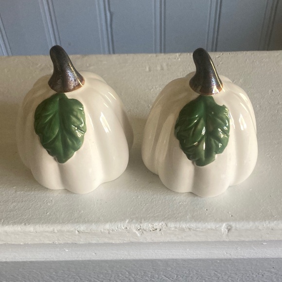 NWT- Set of 2- White Green Leaf Porcelain Glazed Fall Pumpkin Decorations - Picture 6 of 16